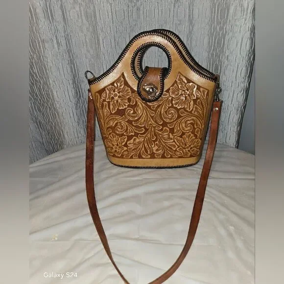 Vintage tooled leather Med. bag 14" - Picture 2 of 16